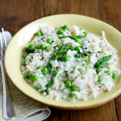 RECEPT I frisse lente-risotto met witte asperge, munt en doperwt